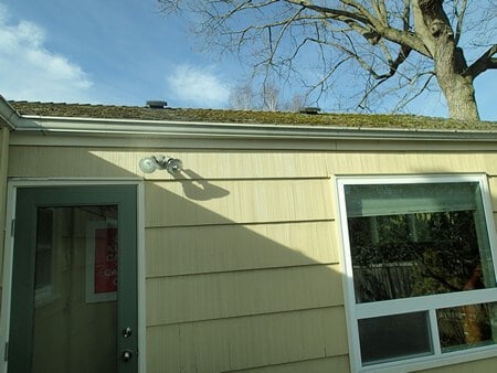 No soffit vent possible in attic mold project