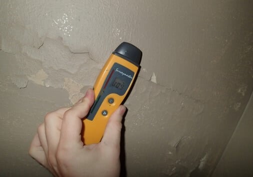 Ceiling in bathroom with chipped paint is not wet