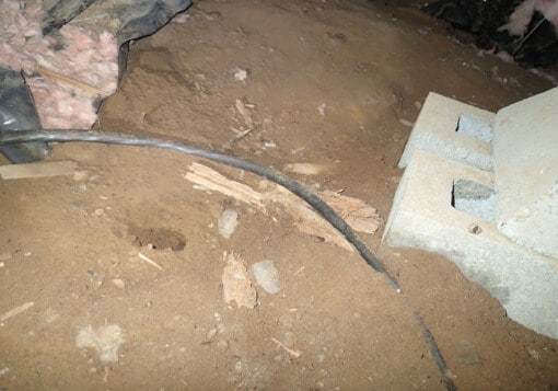 Crawlspace missing vapor barrier