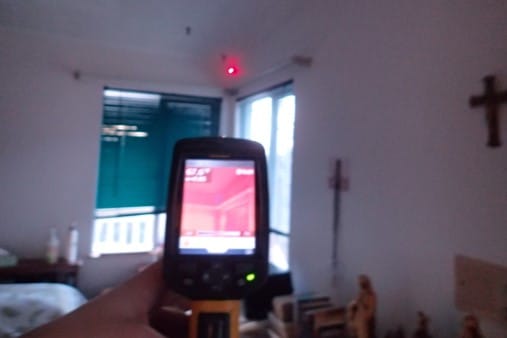 Sufficient insulation in walls. Normal temperature differences detected with IR camera