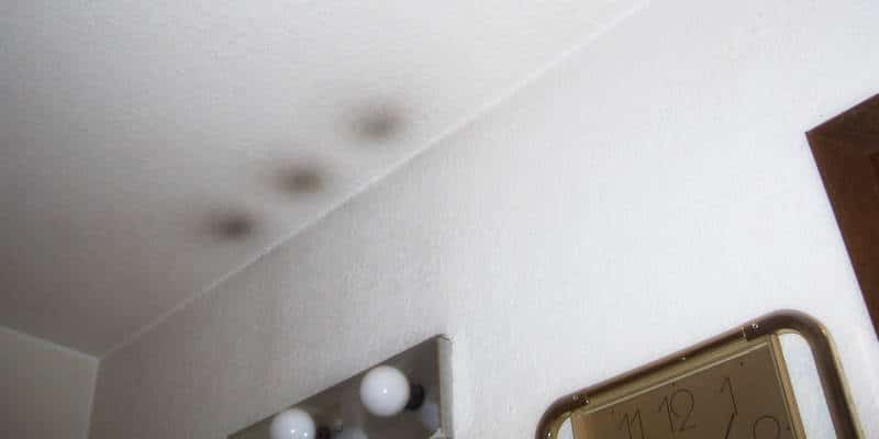 Ghosting on ceiling above light bulbs